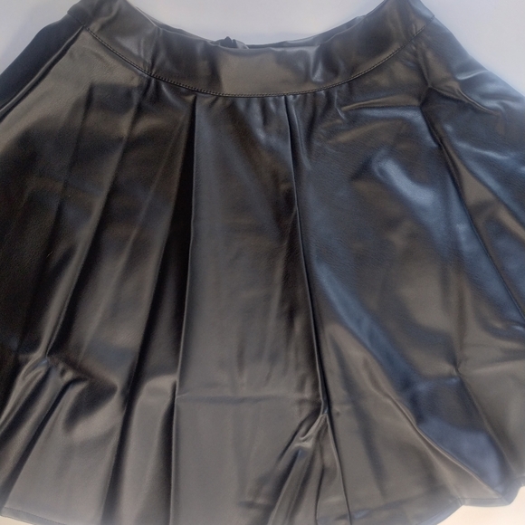 *NWT* Like leather Skater Skirt 17in long, zipper closure, soft material - Picture 3 of 4